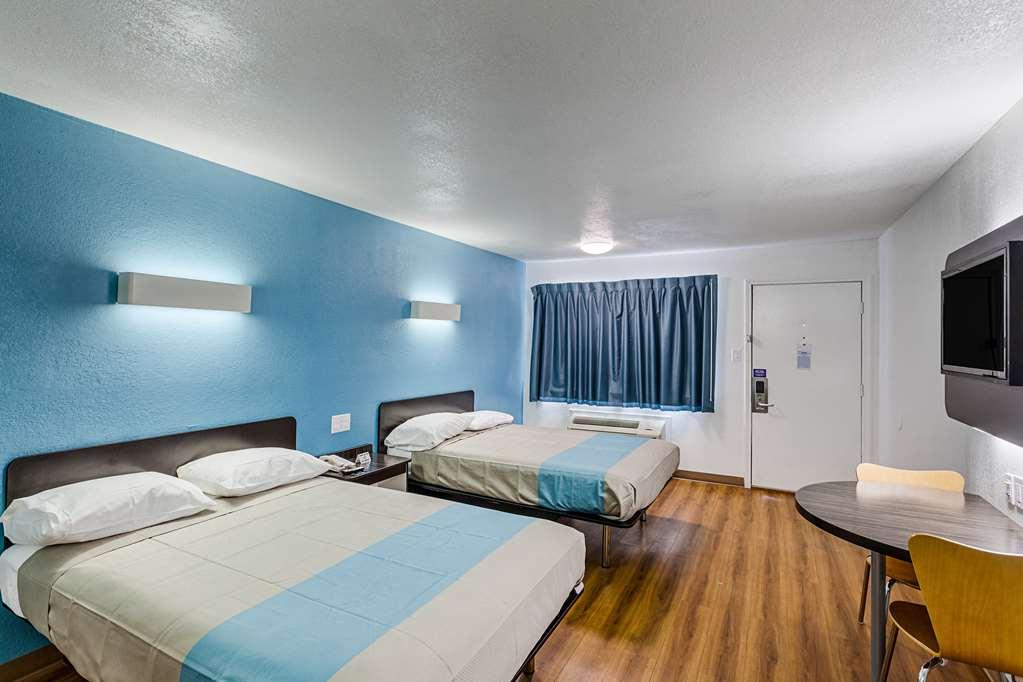 Motel 6 Fort Worth - Northside Phòng bức ảnh
