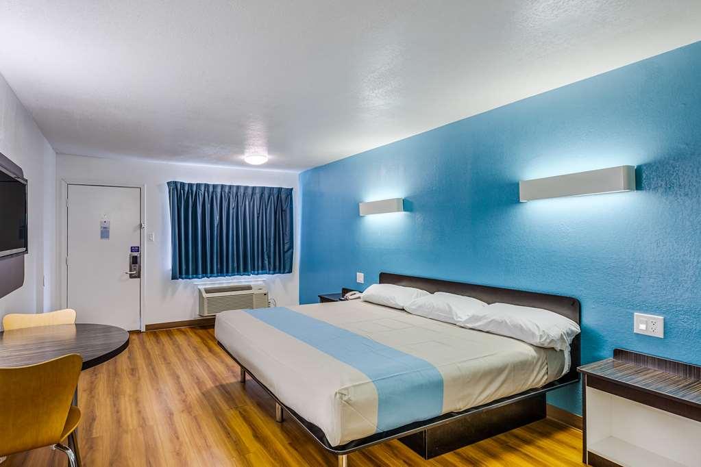 Motel 6 Fort Worth - Northside Phòng bức ảnh