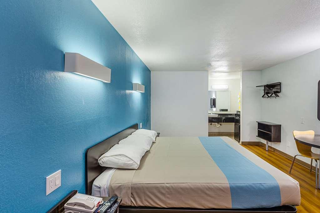 Motel 6 Fort Worth - Northside Phòng bức ảnh