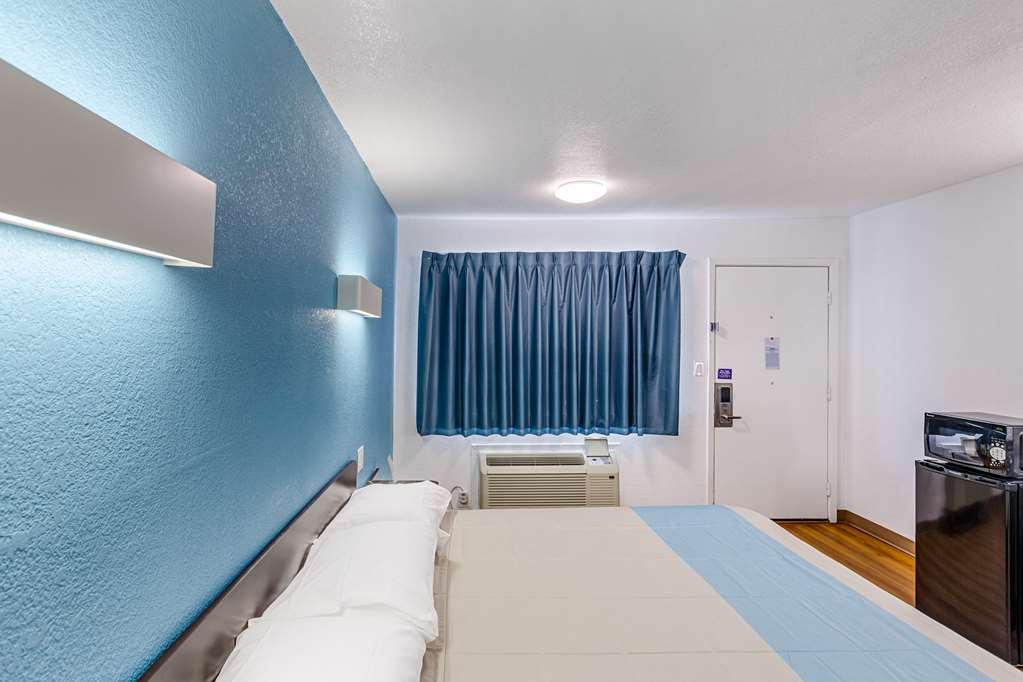 Motel 6 Fort Worth - Northside Phòng bức ảnh
