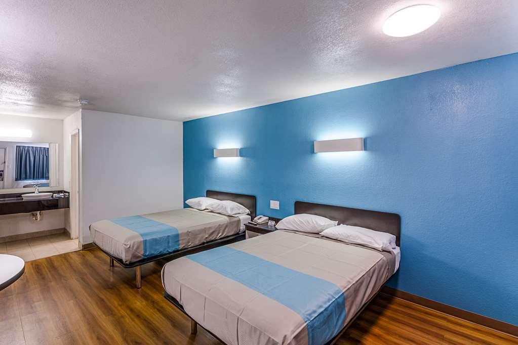 Motel 6 Fort Worth - Northside Phòng bức ảnh