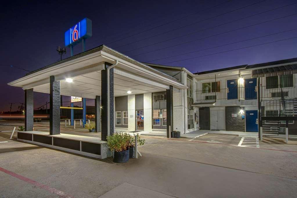 Motel 6 Fort Worth - Northside Ngoại thất bức ảnh