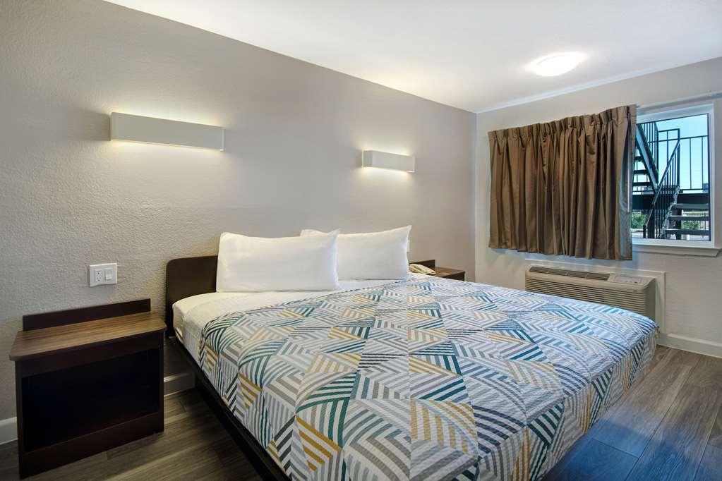 Motel 6 Fort Worth - Northside Phòng bức ảnh