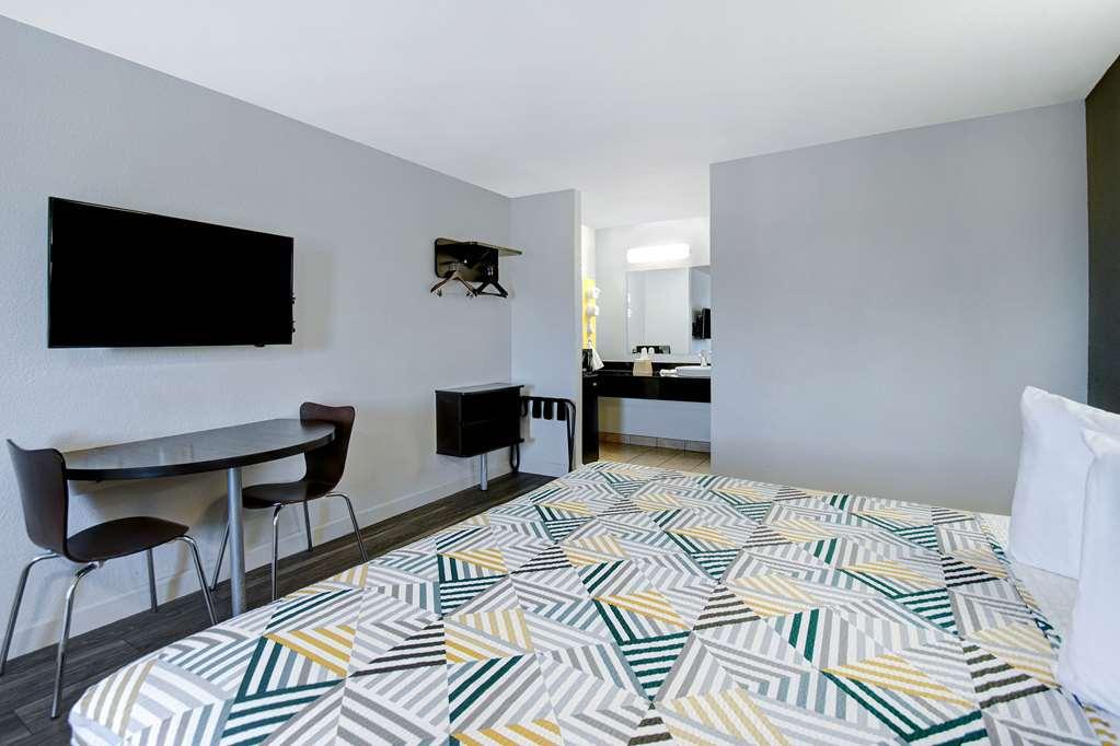 Motel 6 Fort Worth - Northside Phòng bức ảnh