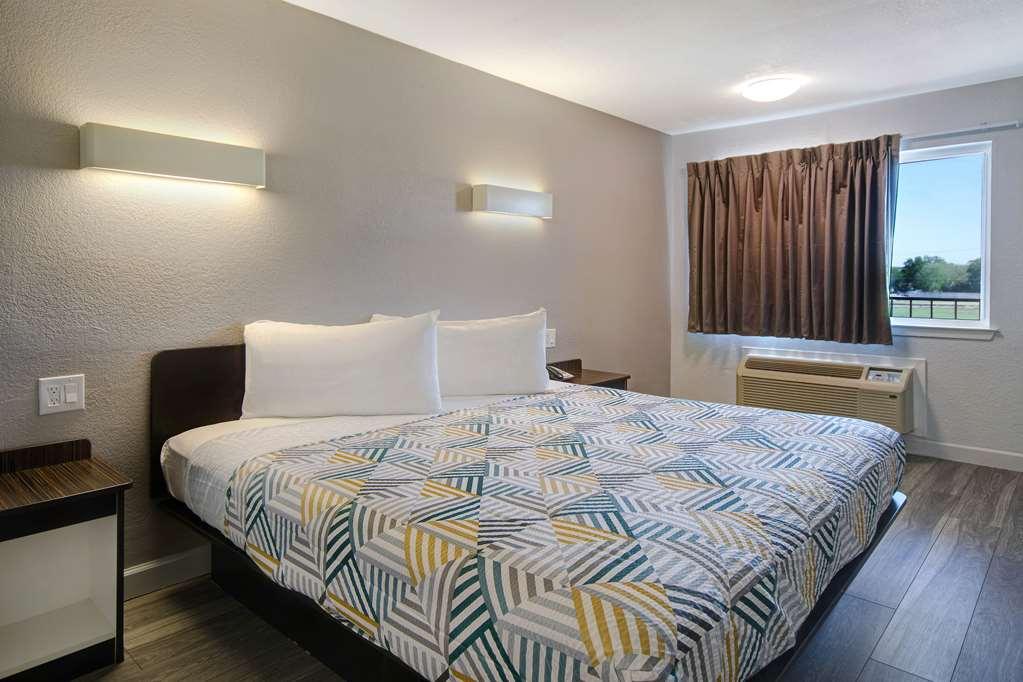 Motel 6 Fort Worth - Northside Phòng bức ảnh