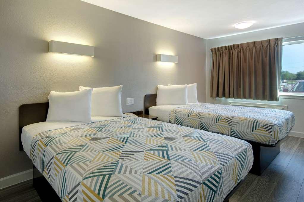 Motel 6 Fort Worth - Northside Phòng bức ảnh