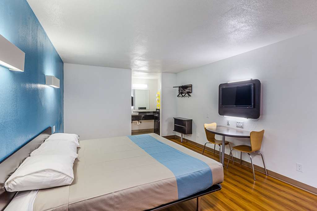 Motel 6 Fort Worth - Northside Phòng bức ảnh