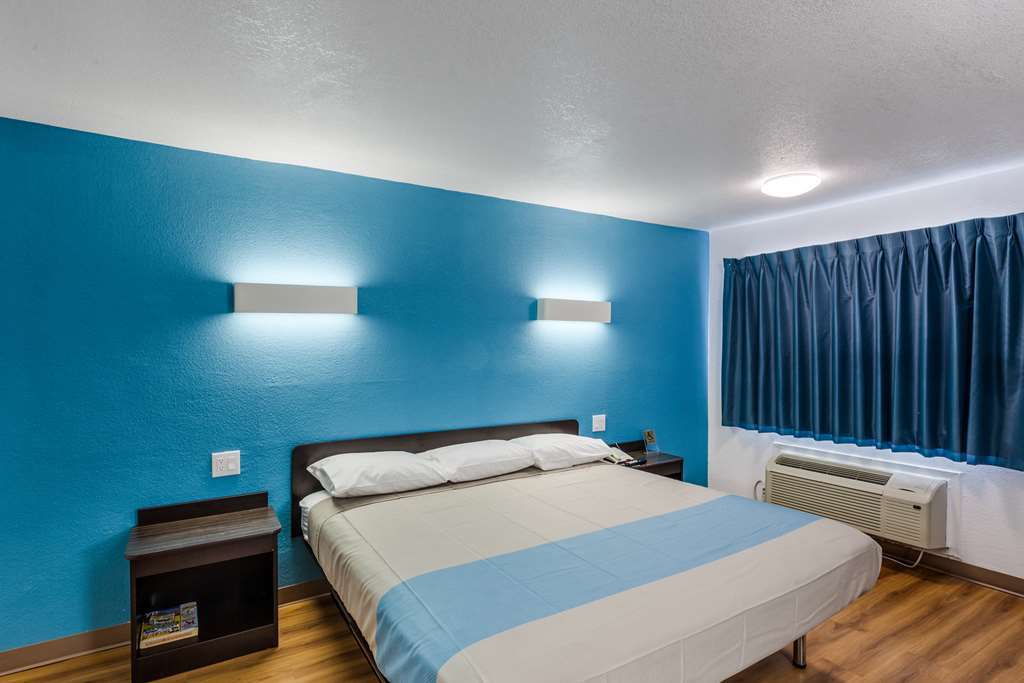 Motel 6 Fort Worth - Northside Phòng bức ảnh
